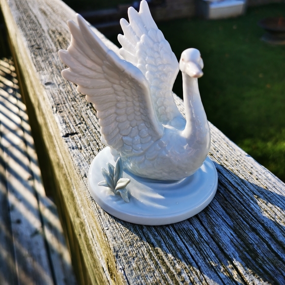 Otagiri Ceramic Swan In the Reeds Figure - Picture 1 of 14